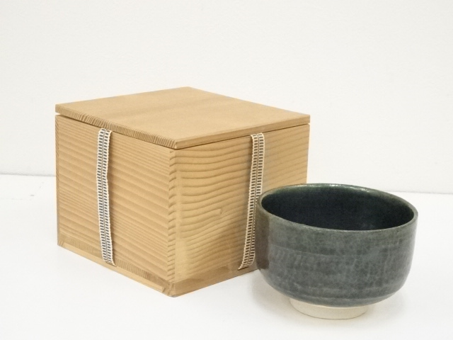 JAPANESE TEA CEREMONY / TEA BOWL CHAWAN / GREEN GLAZE 